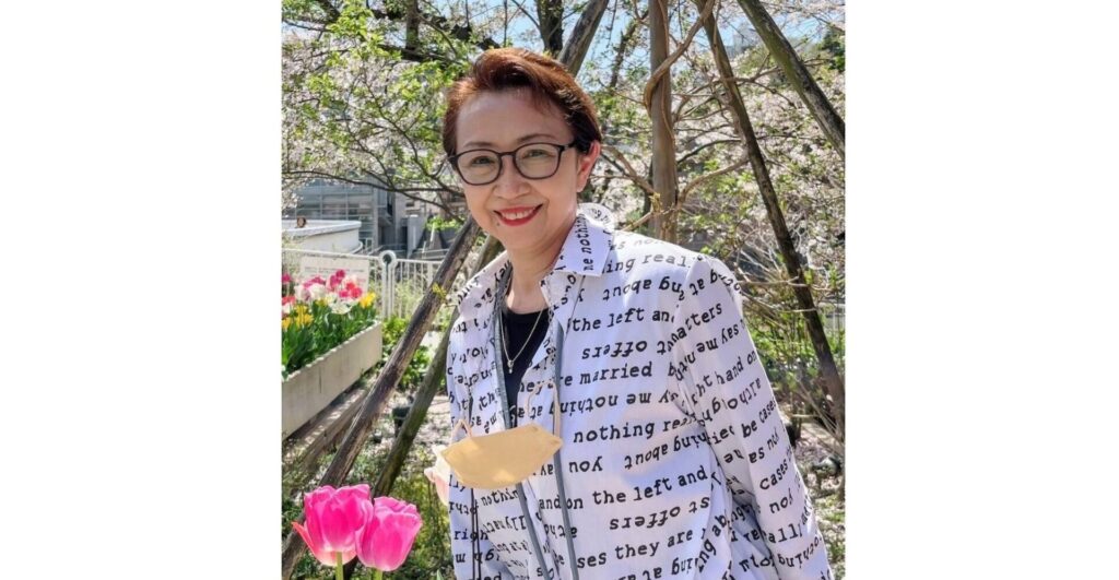 影ちさと先生(横)