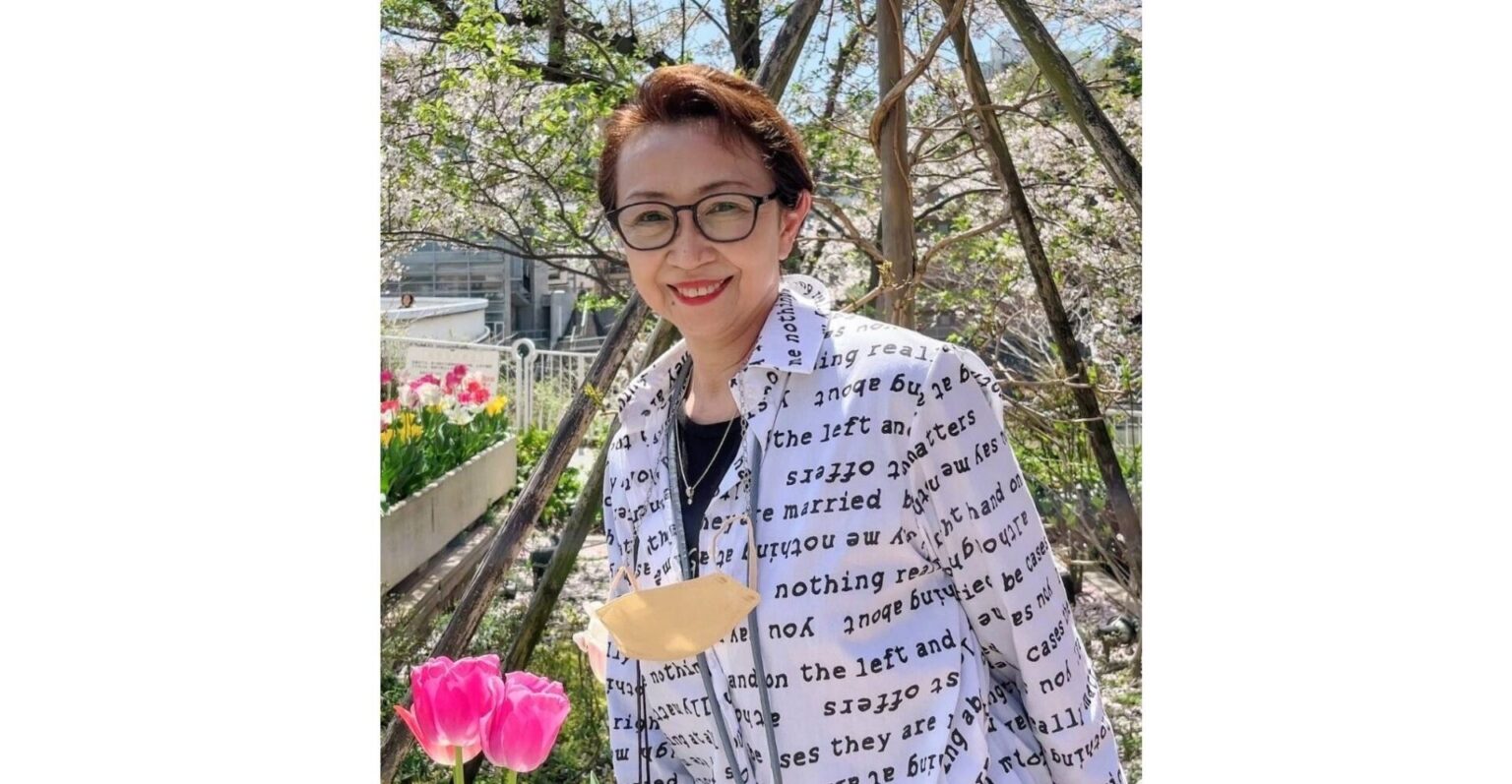 影ちさと先生(横)